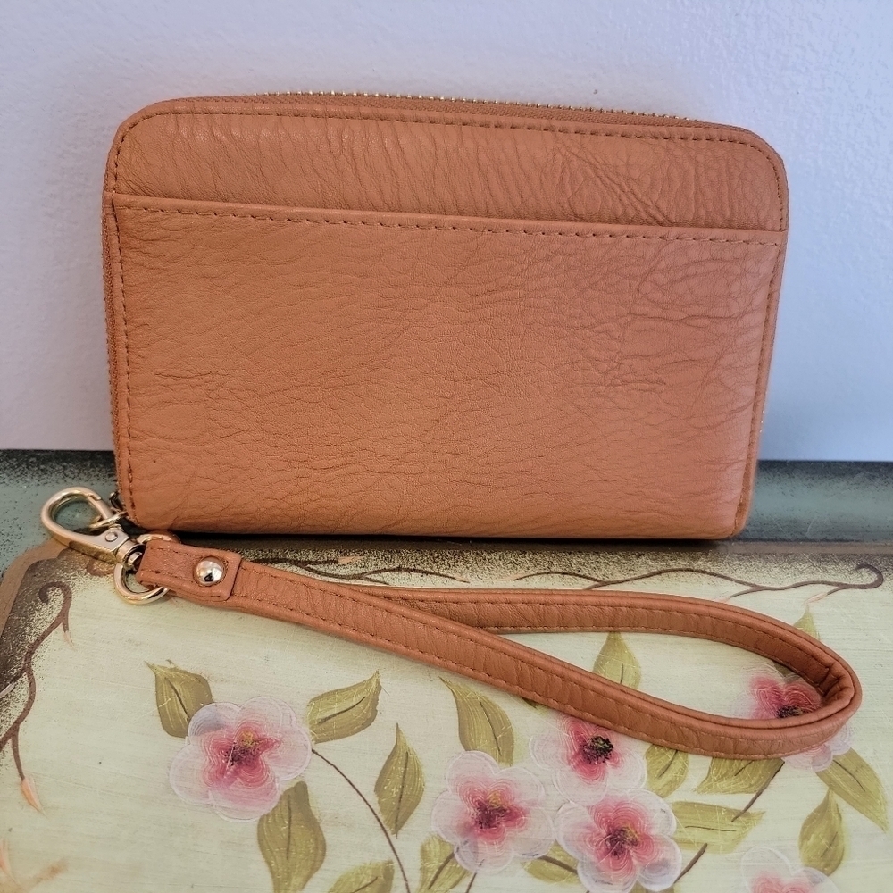 NWOT Faux Leather Wristlet - Picture 6 of 7